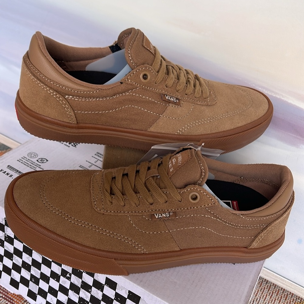 Vans WMNS Gilbert Crockett
Brown/Gum
VN0A5JIFB7G
Sneakers - Picture 10 of 16